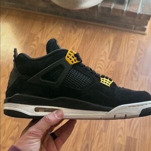 Jordan 4’s Retro Royalty Size 12m